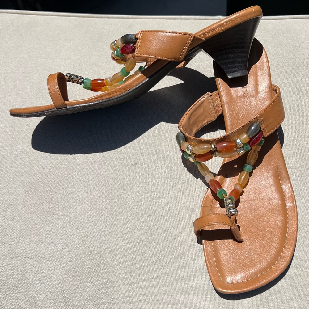 Women’s thong sandal size 10.